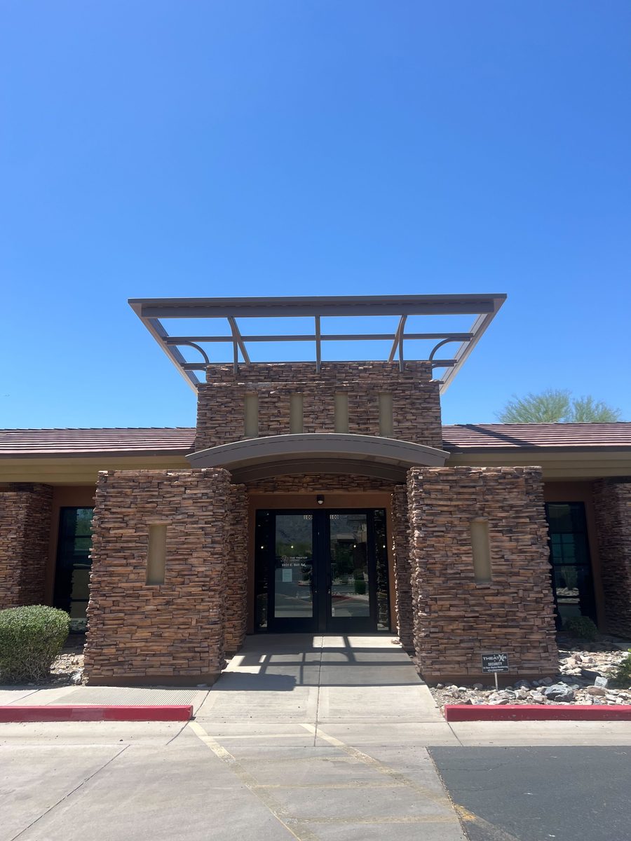 Treetop Scottsdale clinic exterior on a clear day
